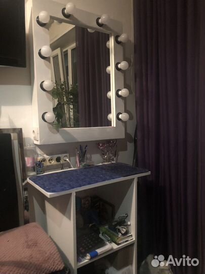 Зеркало со столиком