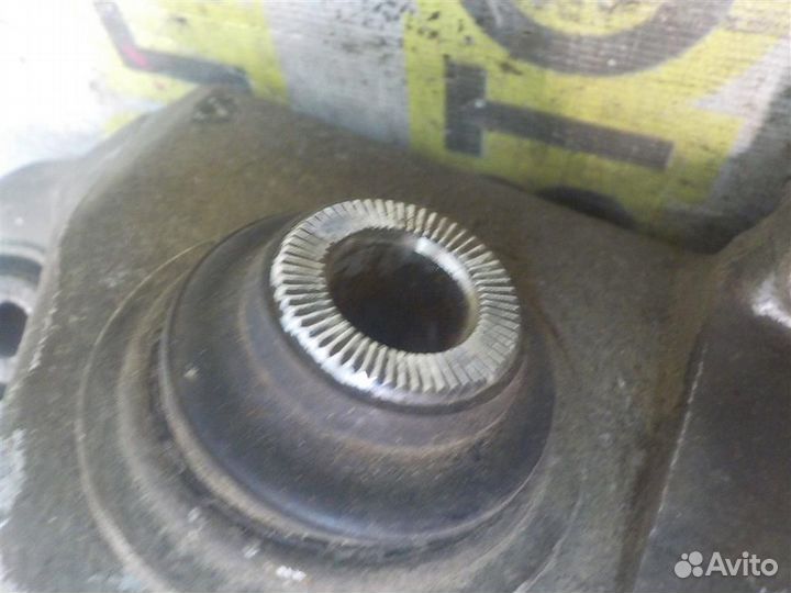 Кулак поворотный задний правый Lexus GS 300/350/4