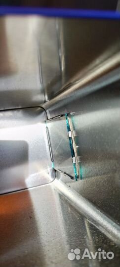 Железная банка с окошком и крышкой