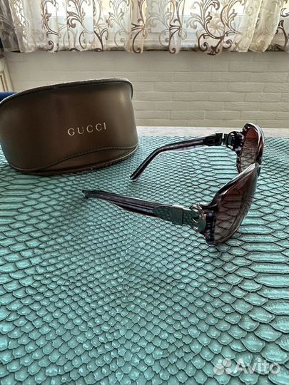 Солнечные очки Gucci