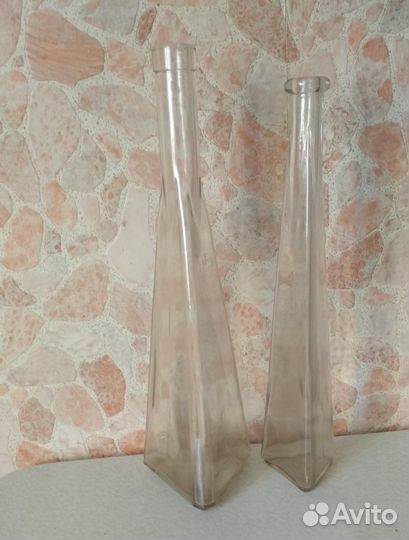 Бутылки с крышками, стекло