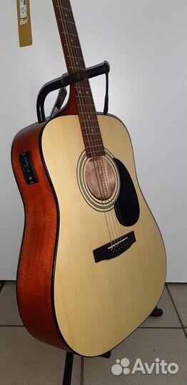 Гитара с подключением, со звукоснимателем