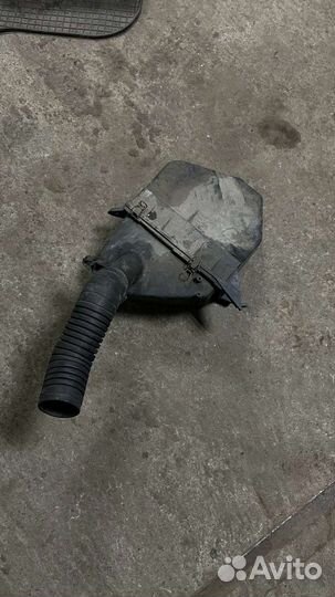 Корпус воздушного фильтра Audi 100 2.6