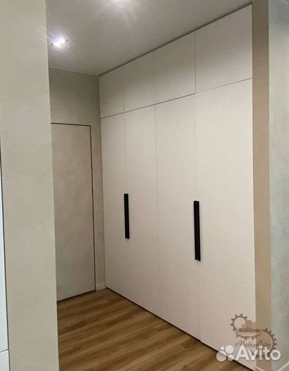 Шкаф распашной на заказ. Бесплатный замер