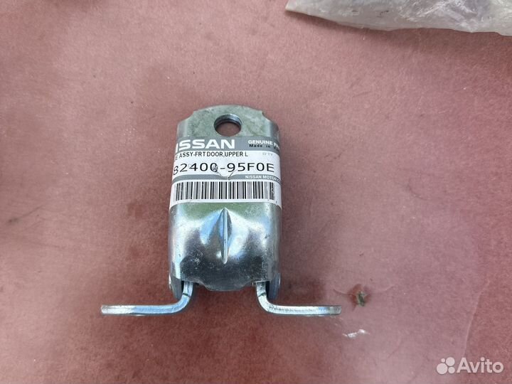 Петля двери задней левой нижняя Ниссан Альмера Кл