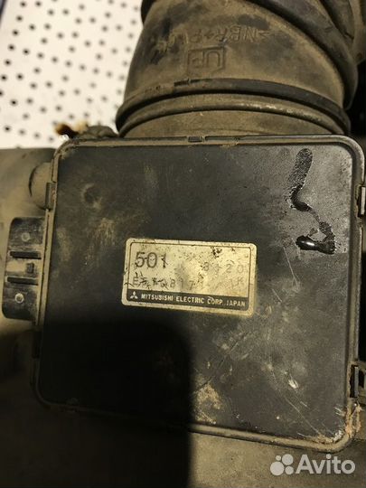 Корпус воздушного фильтра Mitsubishi Pajero 3