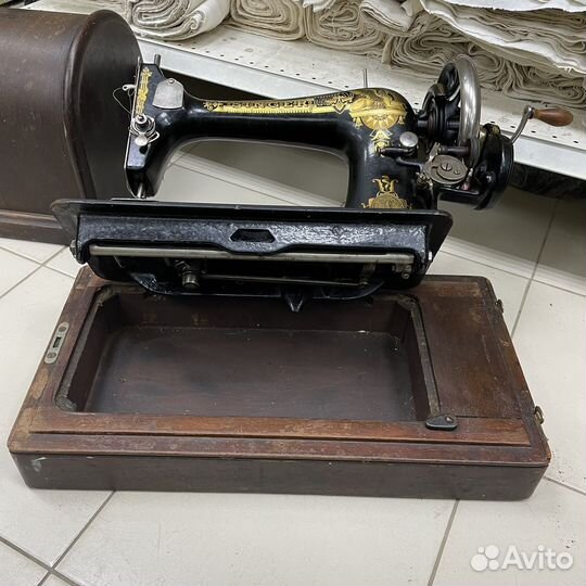 Швейная машинка Singer Старинная Окрас царский
