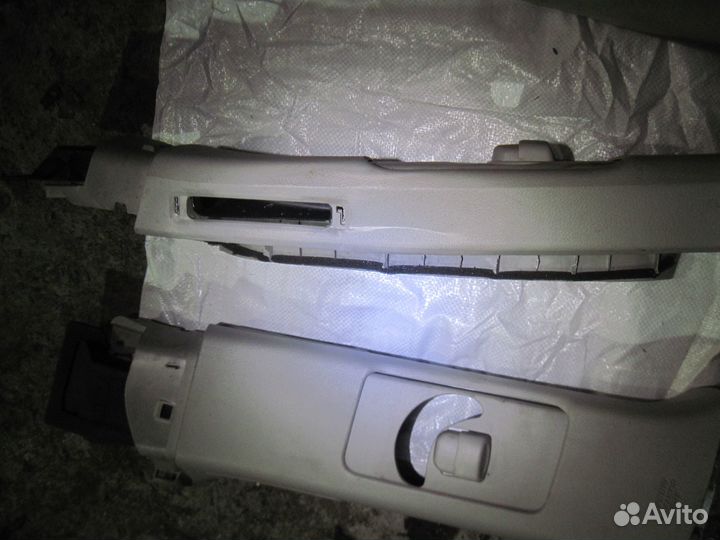 Накладка центральной стойки Toyota Land Cruiser