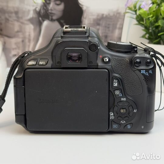 Зеркальный фотоаппарат Canon 600D + обьектив