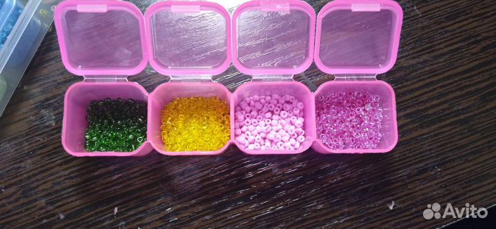 Набор бисера с контейером