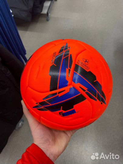Футбольный мяч профессиональный