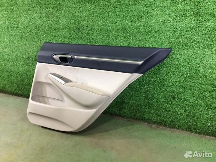 Обшивка двери задняя правая Honda Civic FD3 LDA