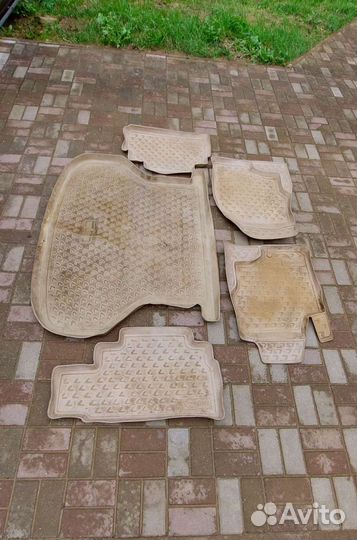 Автомобильные коврики резиновые