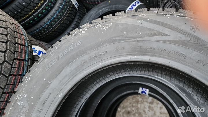 Viatti Brina Nordico V-522 205/65 R16 95T