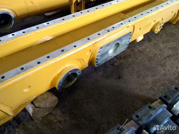 Рама в сборе правая Caterpillar D6R 2838671