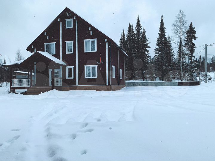 Коттедж 210 м² на участке 12 сот.