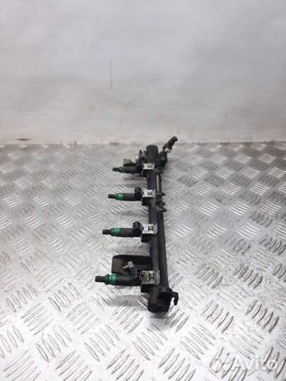 Топливная рампа Ford Focus 1.6 hxda 2004