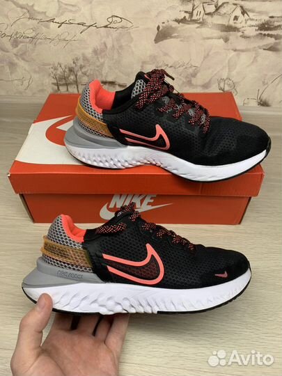 Кроссовки Nike Legend React 3