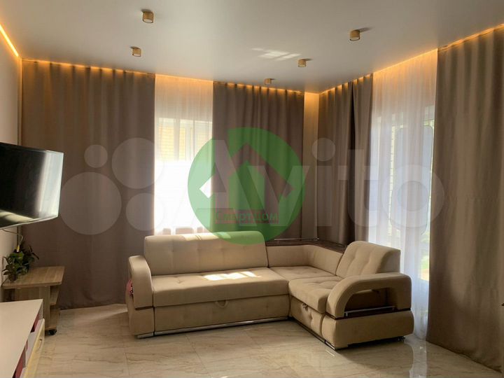 Коттедж 181 м² на участке 6 сот.