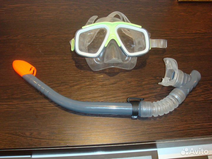 Маска с трубкой для подводного плавания