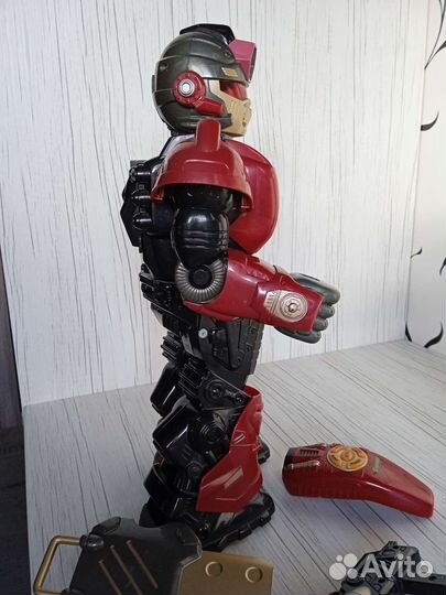Игрушки: 2 робота с пультом