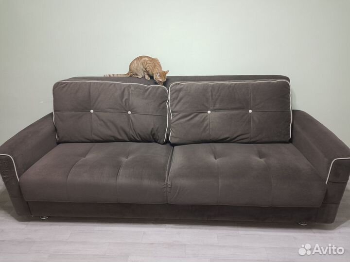 Продаю большой диван-кровать