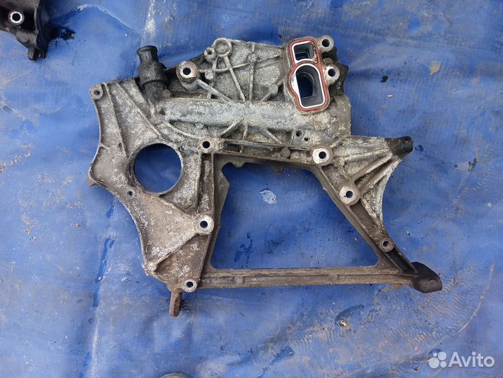 Передняя крышка двигателя Mercedes-Benz Sprinter