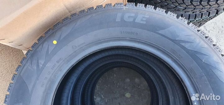 Pirelli Formula Ice 215/65 R16 98T