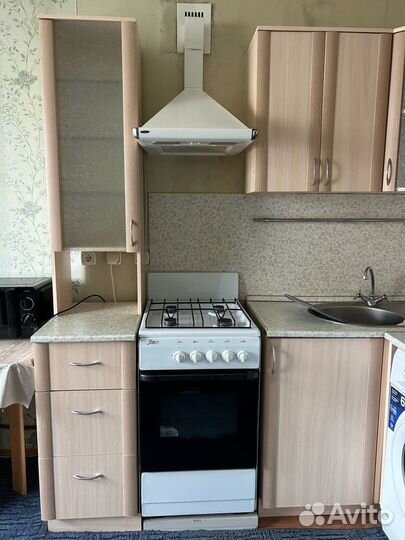 Продам кухонный гарнитур с вытяжкой + газ.плита бу