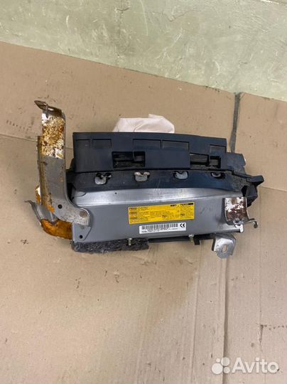 Подушка безопасности в ноги Lexus NX200