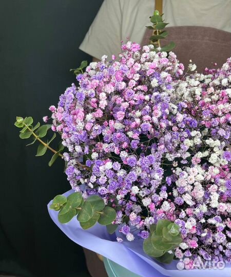 Композиция из гипсофилы и эвкалипта