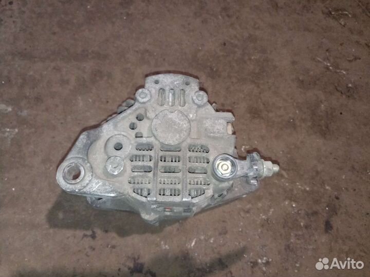 Генератор Nissan Bluebird sr18de 231006J110