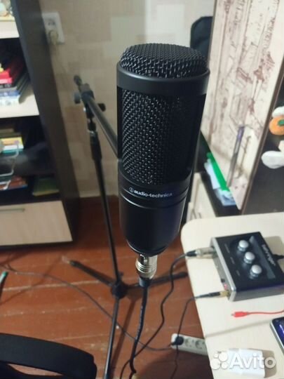 Студийный микрофон audio technica AT2020