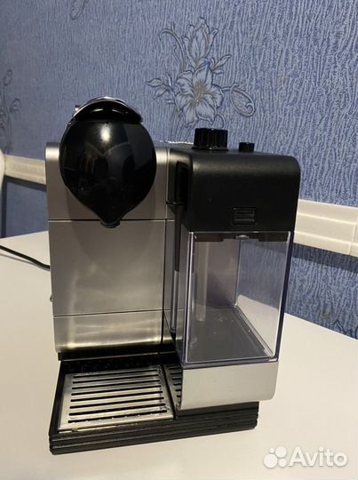 Капсульная кофемашина delonghi