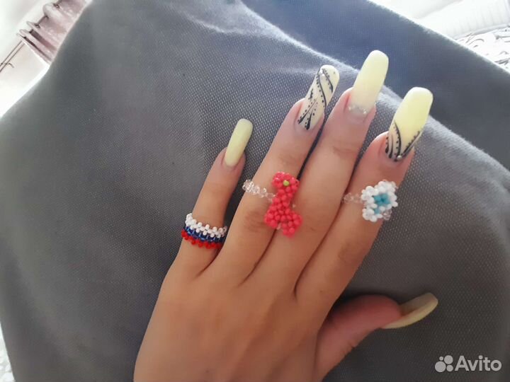 Картина с лимонон,колечки из бисера:)