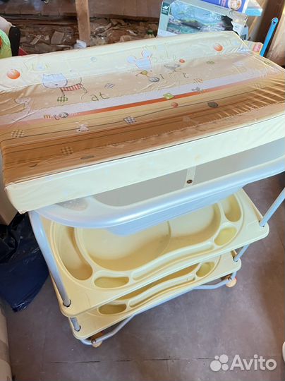 Ванночка для купания и пеленальный столик