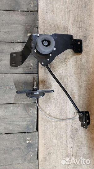 Кронштейн запасного колеса Grand Starex/Staria