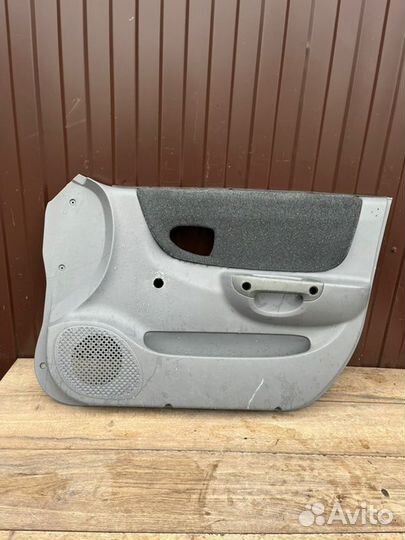 Обшивка двер передняя правая Hyundai Accent 1.5