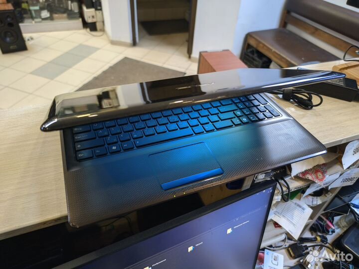 Ноутбук Asus (3 ядра/4 гига/320 жесткий)