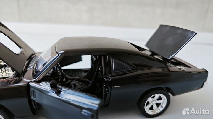 Модель 1:32 Dodge charger