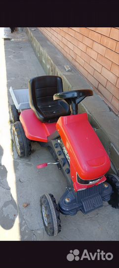 Детский трактор с педалями
