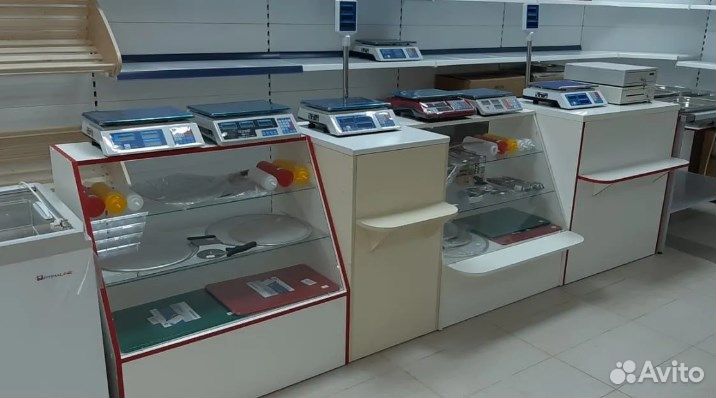 Прилавки под стеклом разных размеров