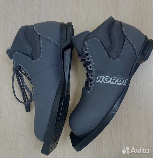 Лыжные ботинки