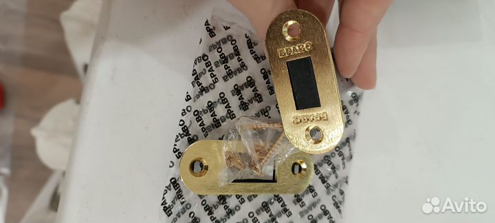 Магнитные защелки на двери