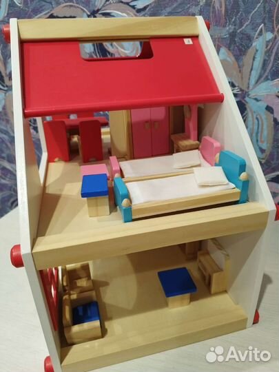 Кукольный домик с мебелью
