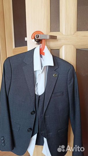 Школьный костюм для мальчика 128 серый