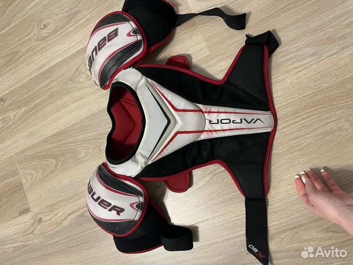 Нагрудник хоккейный на подростка