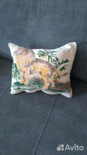 Подушка с вышивкой на ткани