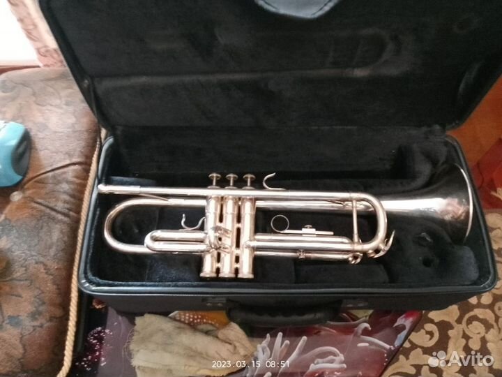 Музыкальный духовой инструмент труба