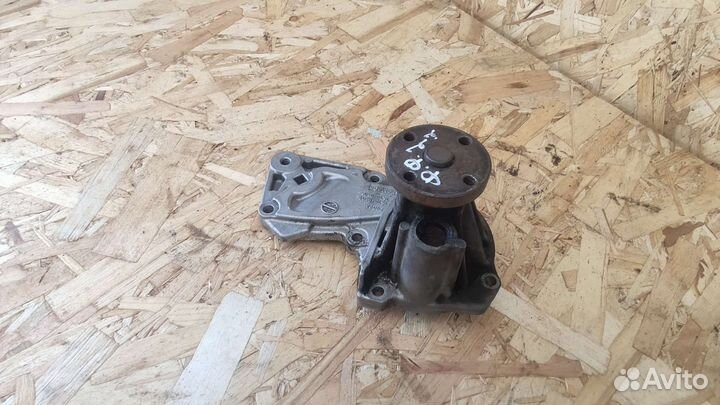 Помпа Ford Focus 2 водяной насос 1.4